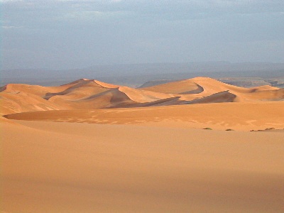 https://upload.wikimedia.org/wikipedia/commons/3/35/Dunes.jpg